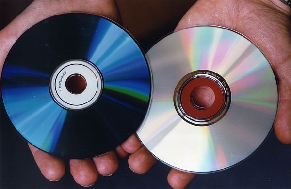 Za CD s ukradenými daty Němci zaplatili 65 milionů korun.